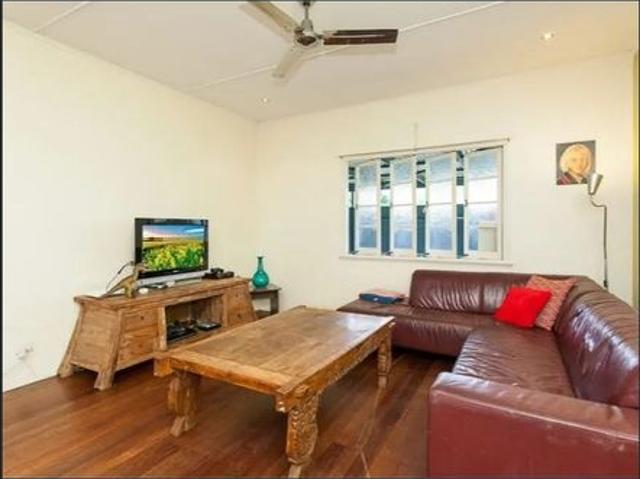 Fabulous Q'lder Style Home with Huge Outdoor Entertainment Area, Pool, Side Access
