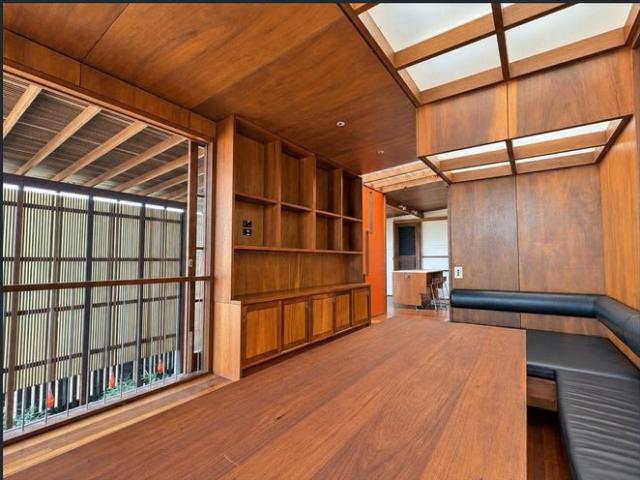 Fabulous Queenslander Dwelling featuring Architectural Renovation!