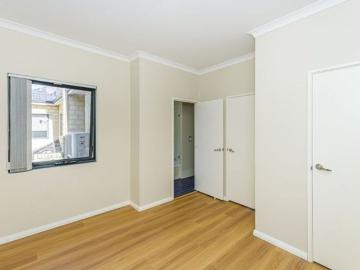 Fabulous, renovated townhouse