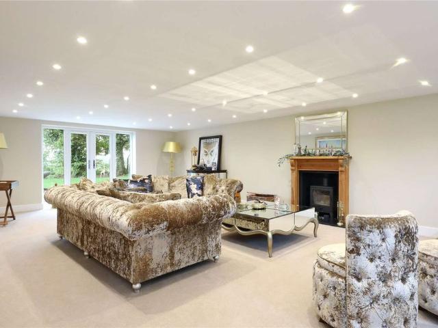 Fabulous refurbished detached house in rural countryside setting with far reaching views