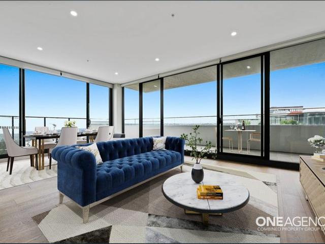 FABULOUS SUB PENTHOUSE EXCEPTIONAL FLOOR SPACE!