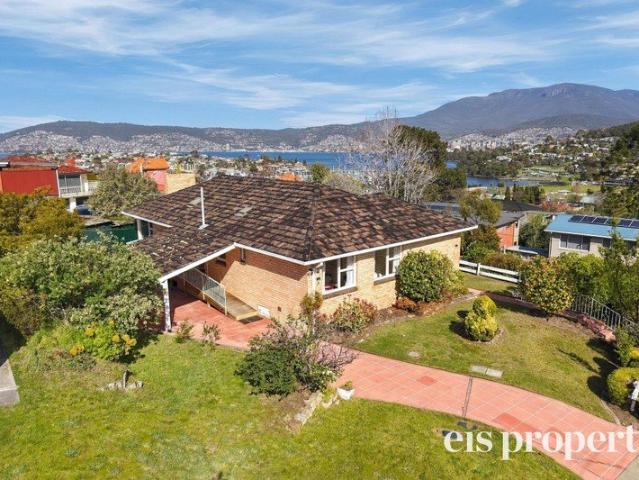 Fabulously convenient location with great views. all on the one level!