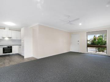 Fabulously Updated Unit!