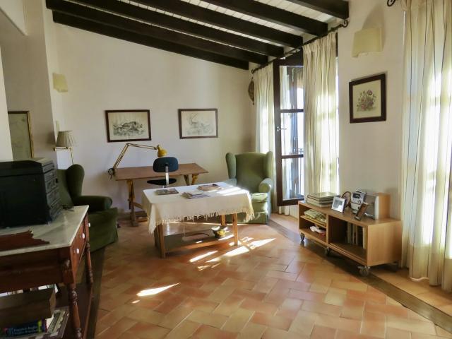 Fabulosa Casa de Pueblo Casa de pueblo hermosamente renovada. 324m² Osuna