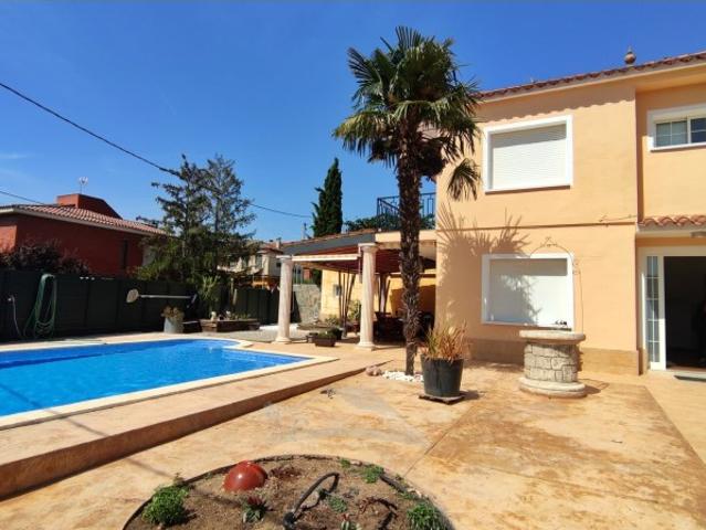 FABULOSA CASA INDEPENDIENTE EN LA MEJOR ZONA DE VALLS