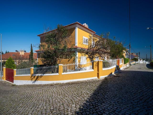 Fabulosa Moradia em Gaveto com Jardim Sintra 216m² Agualva e mira sintra