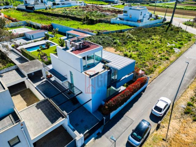Possibilidade de Permuta, Fabulosa Moradia V4 a 650 mts da Praia