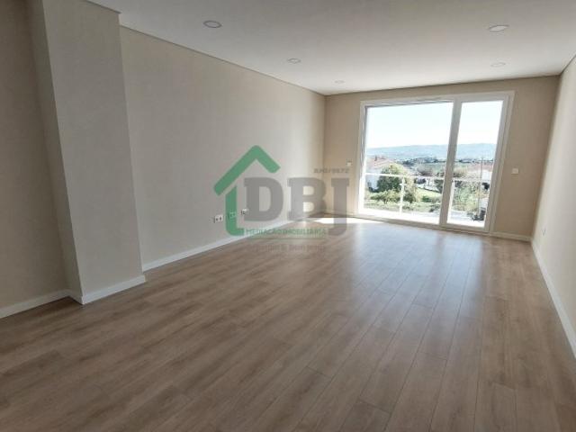 FABULOSO T3 DUPLEX NOVO Boas áreas, 3 Suites!