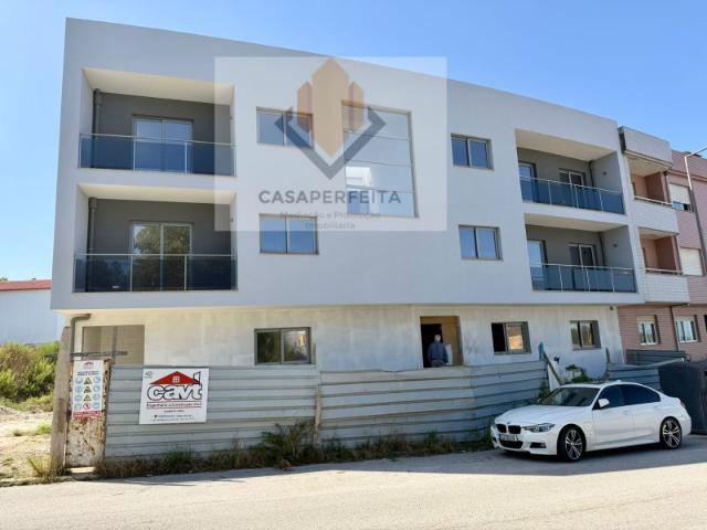 FABULOSO T2 NOVO de 2 Frentes com 131m2, Varanda e Lugar de Garagem Nogueira da Regedoura