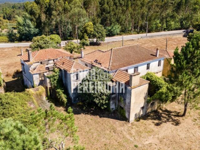 Fabuloso terreno com casa em ruína