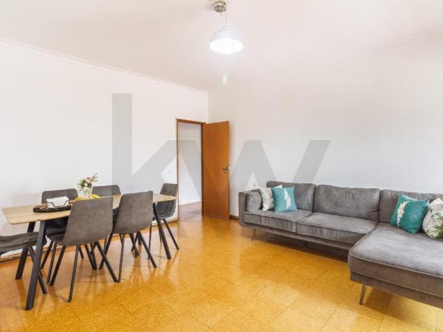 Fabuloso Apartamento T3 com 3 Varandas e Vista Desafogada. 91m² Laranjeiro e Feijó