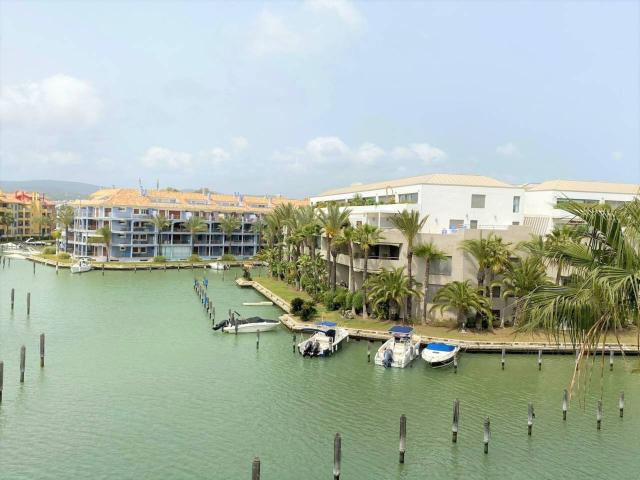 Fabuloso ático dúplex de 3 dormitorios en el corazón de La Marina de Sotogrande