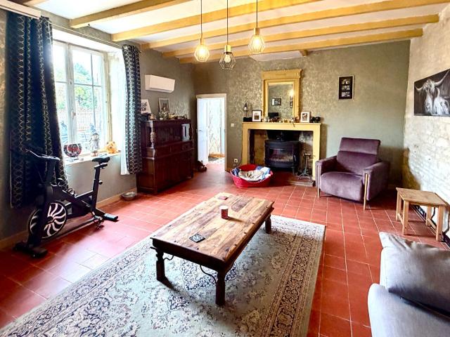 Fabuleuse opportunité d'investissement: maison principale +. 324m² Paizay le Chapt