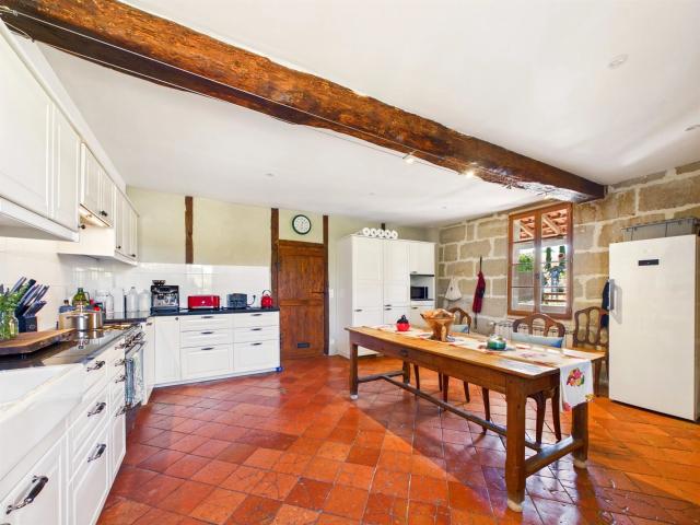 Fabuleuse maison en pierre avec piscine et joli jardin 333m² Tombeboeuf
