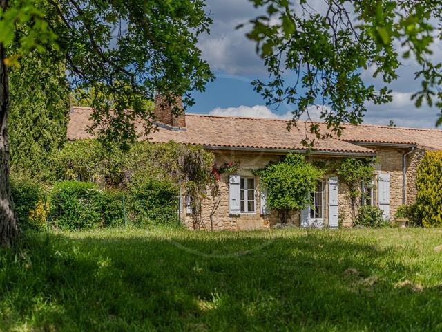 Fabuleux domaine de plus de 37 hectares aux portes de Bordea. 375m² Bordeaux