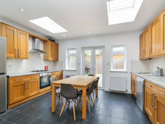 Fab 5 bed / 3 bath on Eswyn Road Tooting Broadway