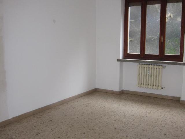 Fabbricato misto in vendita a Azzate