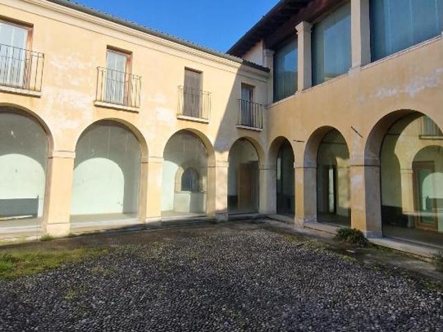 Fabbricato misto in vendita a Castiglione Delle Stiviere