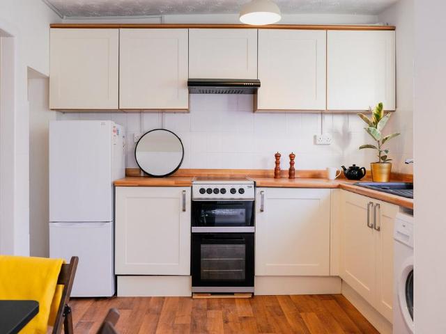 Fabian Way, Port Tennant, Swansea 3 bed house to rent £1,125 pcm £260 pw