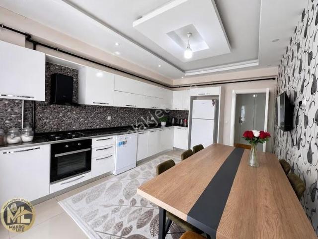 Fabrika Mahallesi'nde 2 Daire Üzeri Ara Kat Büyük Metrajlı 3+1