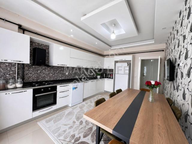 Fabrika Mahallesi'nde 2 Daire Üzeri Ara Kat Büyük Metrajlı 3+1 Daire