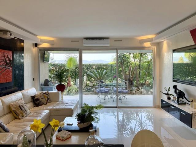 Fabron 3 pièces 70m2 terrasse et jardin piscine
