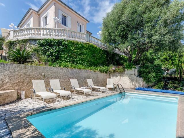 Fabron Villa de maitre avec Piscine et Vue mer 304m² Nice