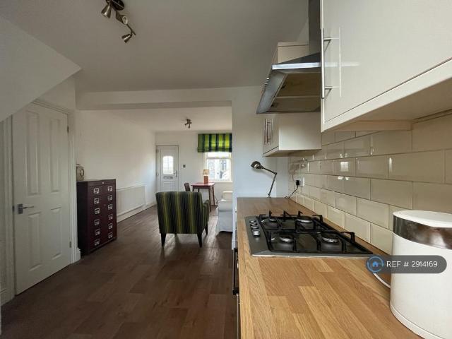 Factory Road, Northfleet, Gravesend. 3 bed terraced house to rent £1,640 pcm £378 pw