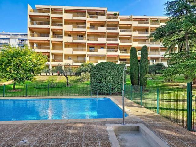 FAC DE LETTRES STANDING TERRASSE PISCINE CALME VUE DEGAGEE