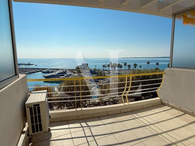 Face Au Port Dernier Étage 36m² Golfe Juan