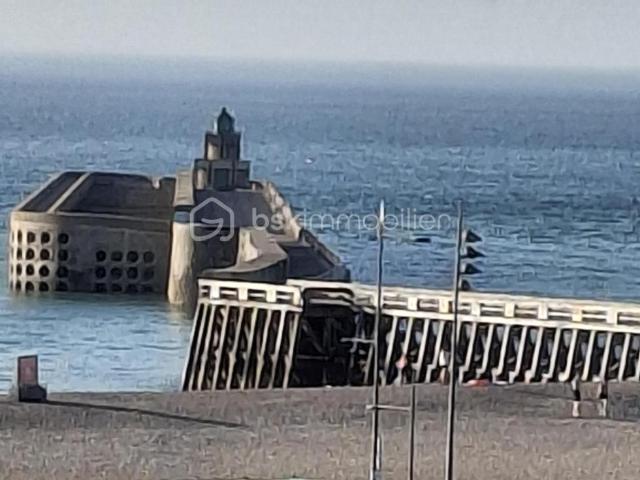 FACE A LA MER DIEPPE APPARTEMENT AVEC BALCON, CAVE & PARKING POSSIBLE EN PARFAIT ETAT