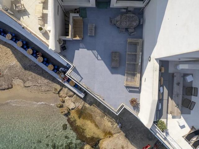 Face à la mer – Villa pieds dans l’eau avec accès privé à la Méditerranée