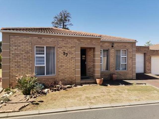 face brick town house in vredekloof.