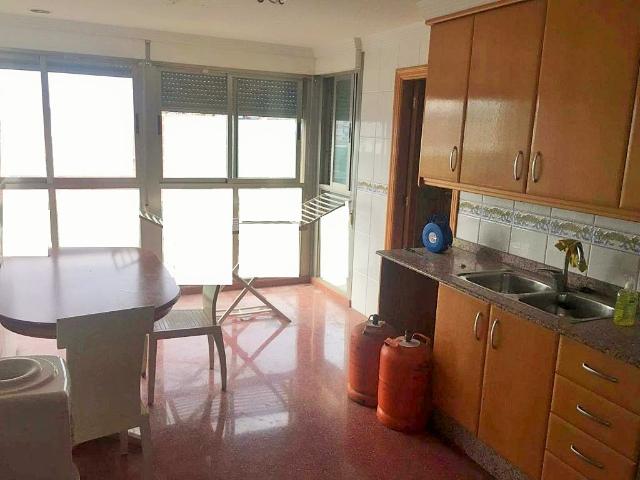FACHADA DE DISEÑO SEMINUEVO CON VISTAS, SOLO UN VECINO X PLANTA