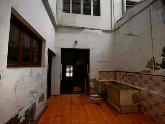 FACHADA DE 6 METROS.CENTRO DE TAVERNES, PARA REFORMAR