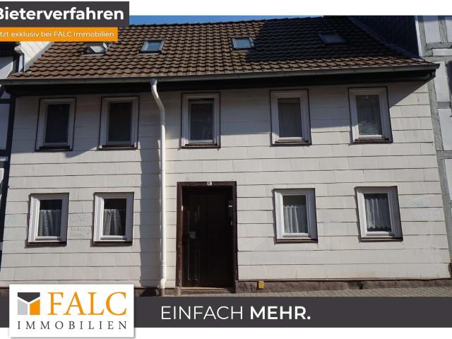 Fachwerkhaus im Zentrum: 8 x Zi 3 x Kochen 3 x Du.Ba. 1 x Innenhof FALC Immobilien Göttingen
