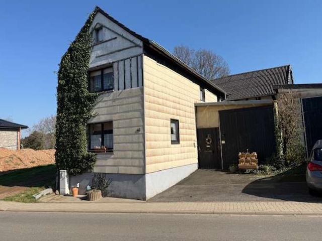 Fachwerkhaus mit Nebengebäuden zu verkaufen