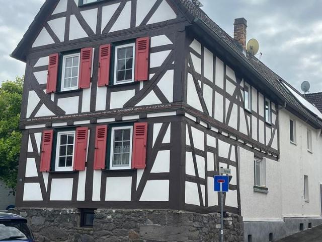 Fachwerkhaus mit ausgebauter Scheune und schönem Garten