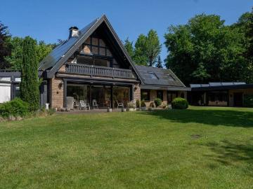 Fachwerkromantik trifft Luxus Landhaus mit Schwimmhalle und Traumgarten