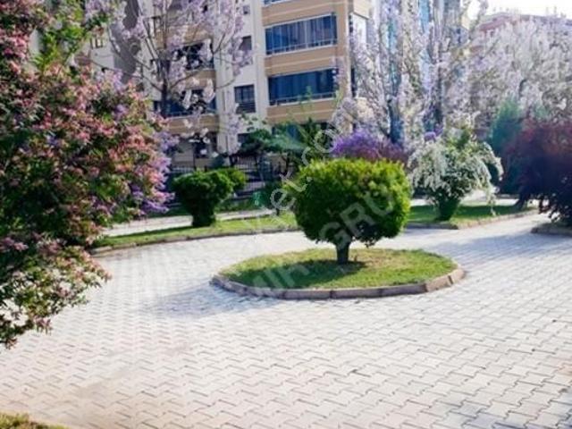 Fahri Kayahan Oran Sitesi'nde Satılık 4+1 Daire 200m²