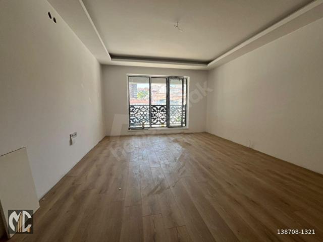 FAHRİKORUTÜRK MAH. MERKEZ LOKASYON SIFIR 3+1 FIRSAT DAİRE.