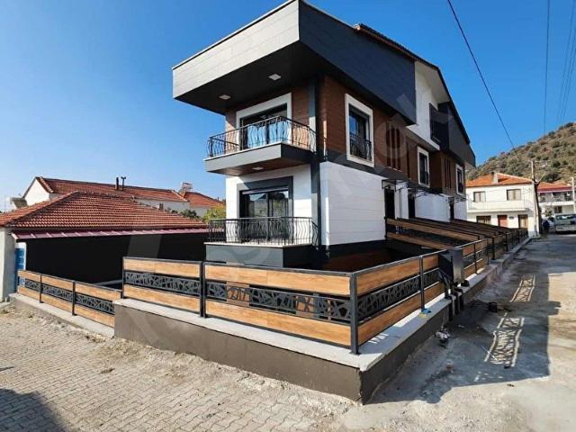 FAİK OZAN'dan Dikili Denizköy'de Sahile Yürüme Mesafesinde Villa