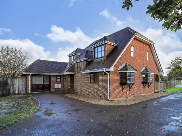Fair Oak 4 bed farm house to rent £1,700 pcm £392 pw