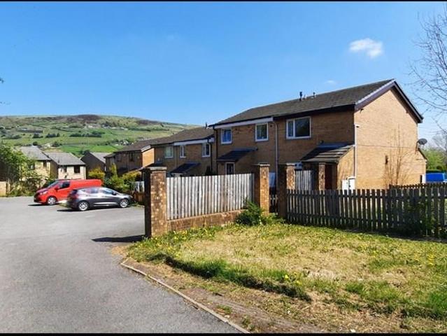 Fairclough Grove, Halifax, HX3 2 bed flat to rent £715 pcm £165 pw