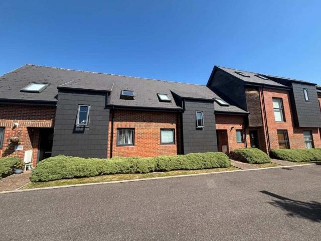 Faircross Court, Thatcham RG18, 2 bed maisonette to rent, £1,250 pcm | PrimeLocation
