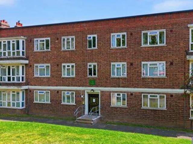 Faircross Mansion, Longbridge Road. 2 bed flat to rent £1,798 pcm £415 pw