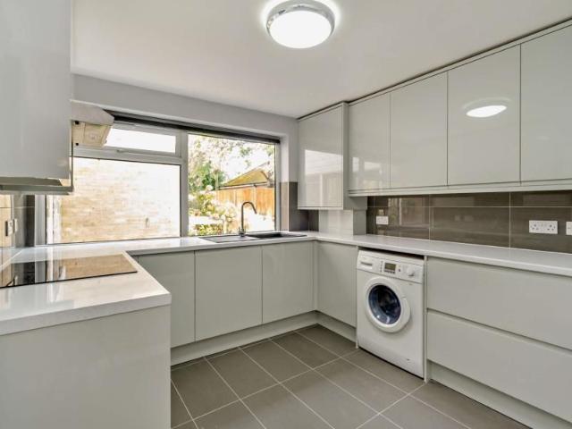 Fairacre Court, Northwood HA6, 2 bed flat to rent, £1,795 pcm | PrimeLocation