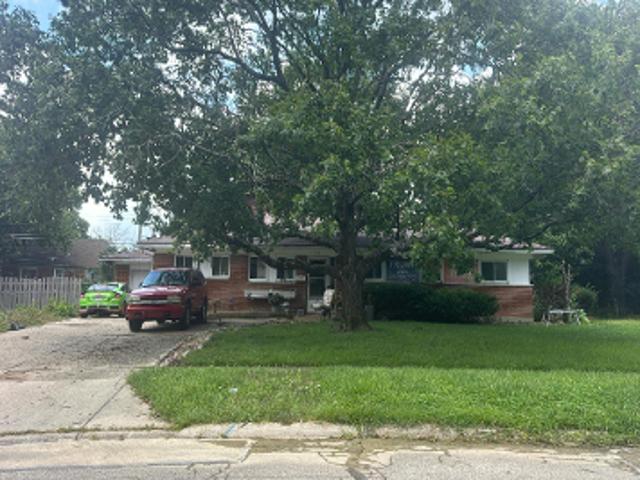 Fairacres Dr