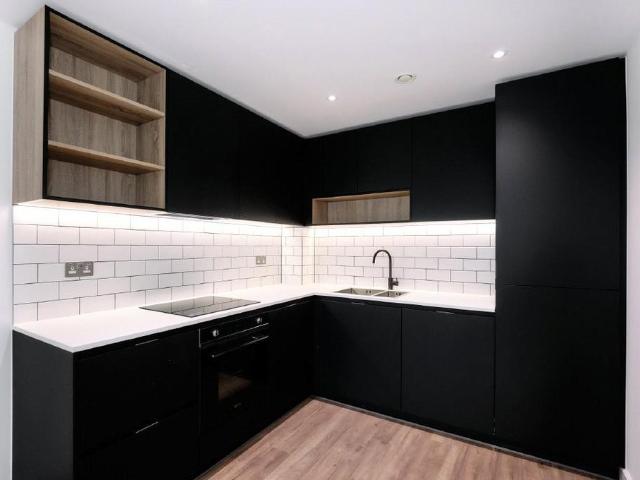 Fairbank House, 13 Beaufort Square. 2 bed apartment to rent £2,400 pcm £554 pw