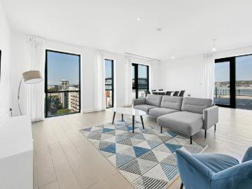 Fairbank House, 13 Beaufort Square. 4 bed flat to rent £5,500 pcm £1,269 pw